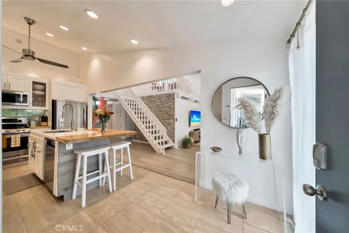 631 S Prospect Ave 204, Redondo Beach, California 90277