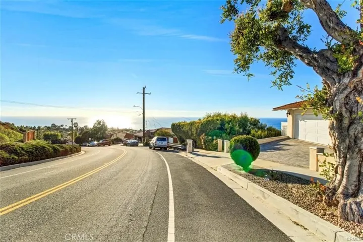 6811 Monero Drive, Rancho Palos Verdes, California 90275