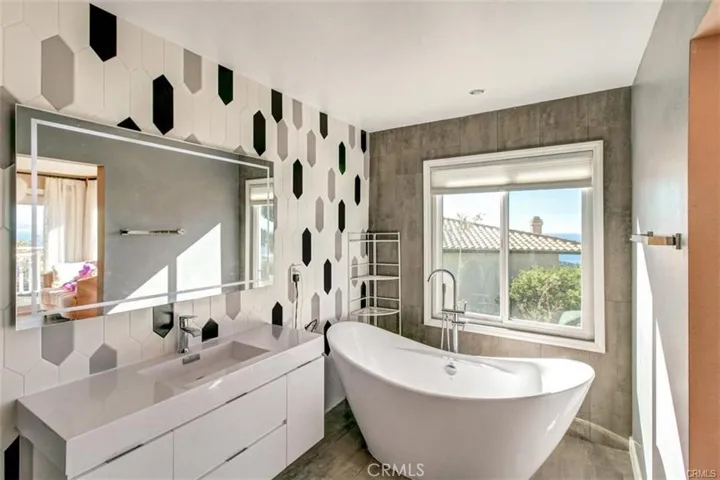 6811 Monero Drive, Rancho Palos Verdes, California 90275