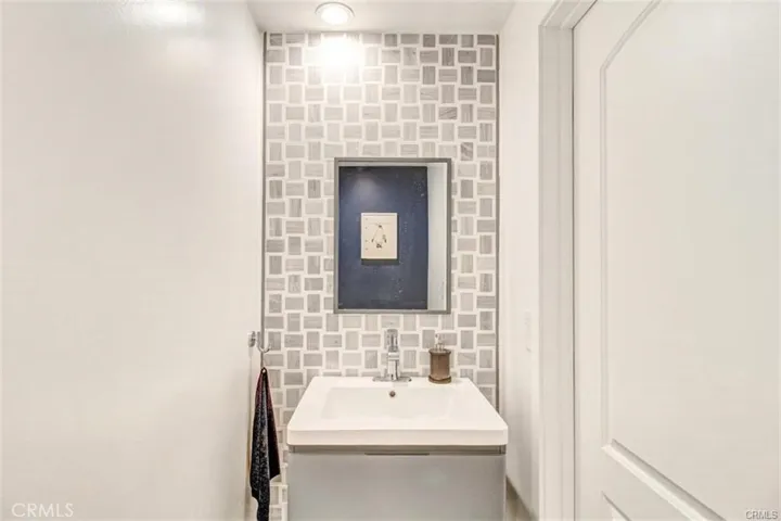 6811 Monero Drive, Rancho Palos Verdes, California 90275
