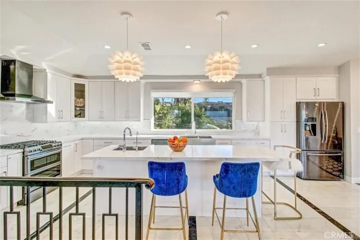 6811 Monero Drive, Rancho Palos Verdes, California 90275