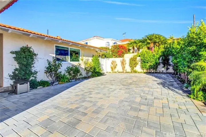 6811 Monero Drive, Rancho Palos Verdes, California 90275