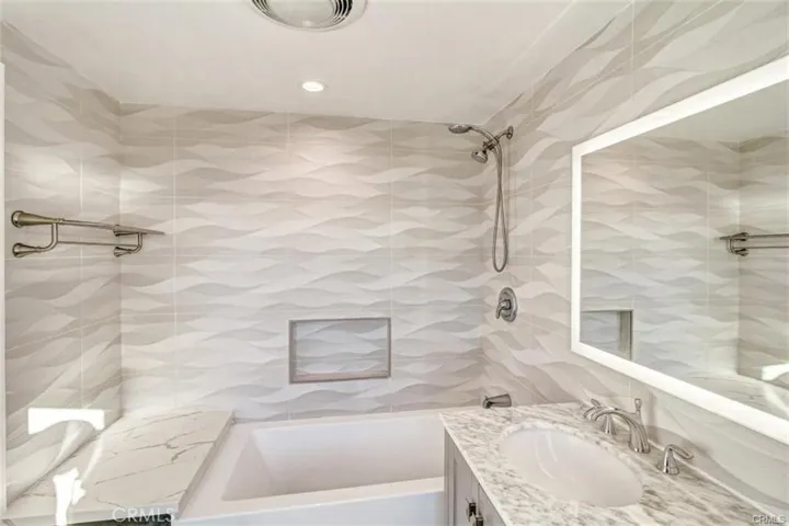 6811 Monero Drive, Rancho Palos Verdes, California 90275