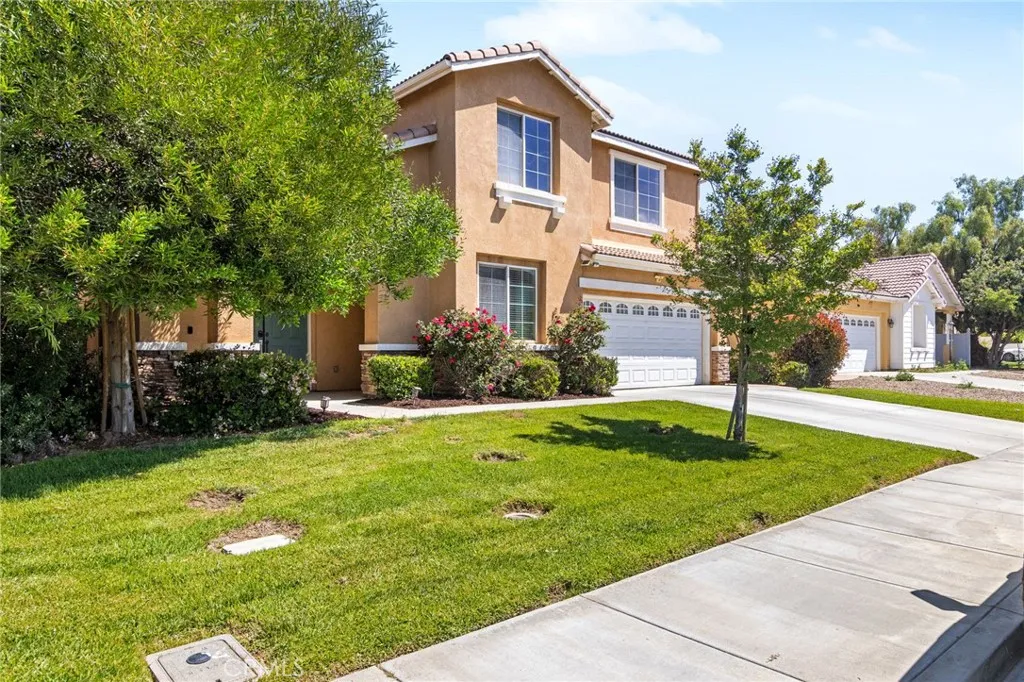27674 Blue Topaz Drive, Menifee, California 92585 home-pic-10