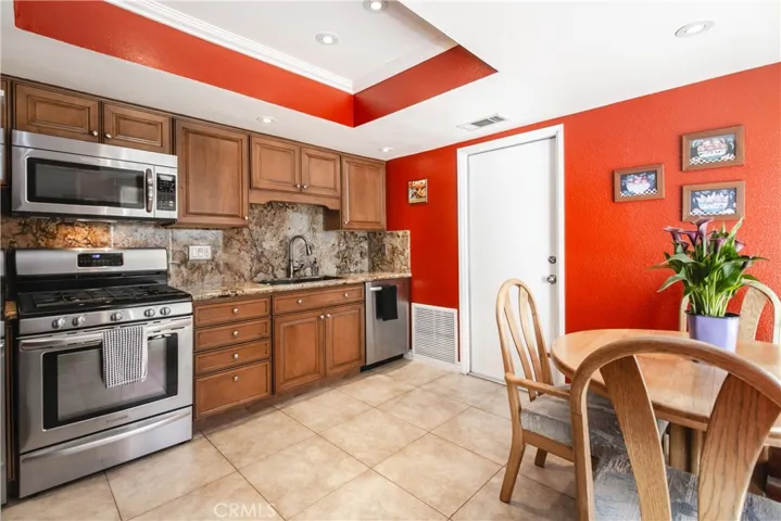 813 Chelsea Court, Simi Valley, California 93065