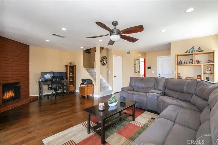 813 Chelsea Court, Simi Valley, California 93065