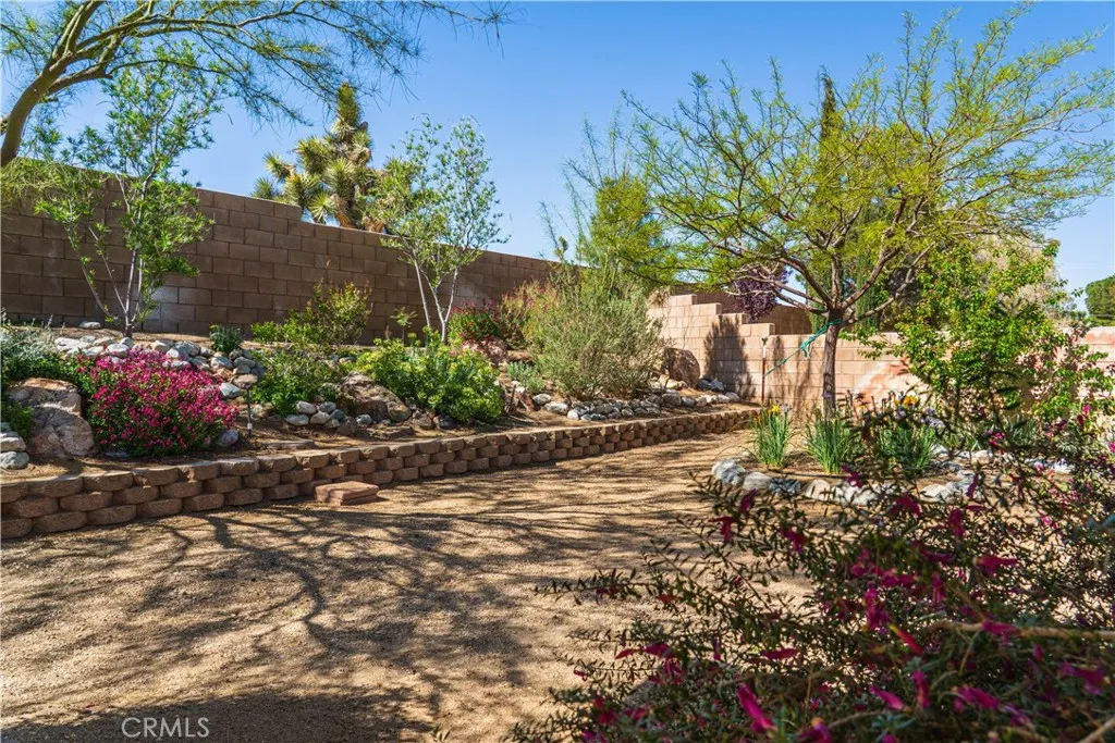 56735 Navajo Trail, Yucca Valley, California 92284 home-pic-46