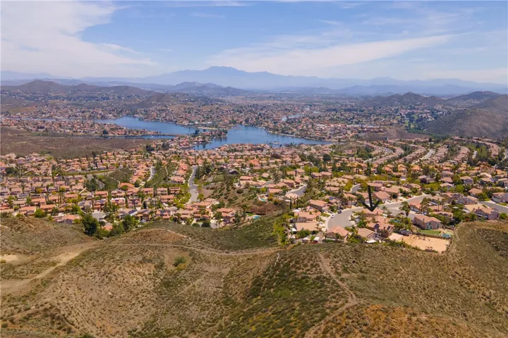 16 Corte Montena, Lake Elsinore, California 92532