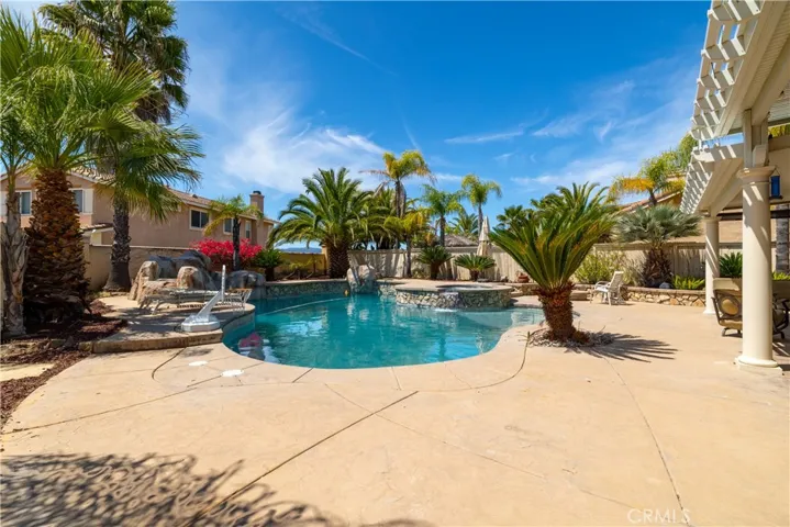 16 Corte Montena, Lake Elsinore, California 92532