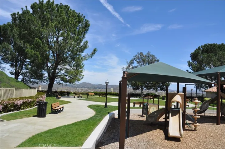 16 Corte Montena, Lake Elsinore, California 92532
