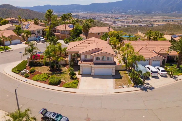 16 Corte Montena, Lake Elsinore, California 92532