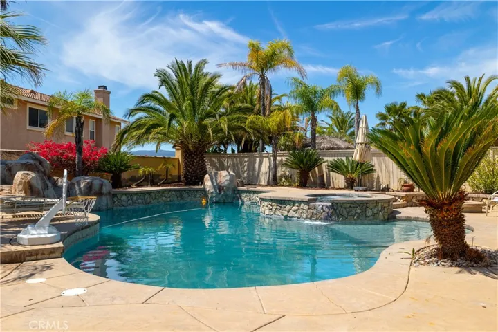 16 Corte Montena, Lake Elsinore, California 92532