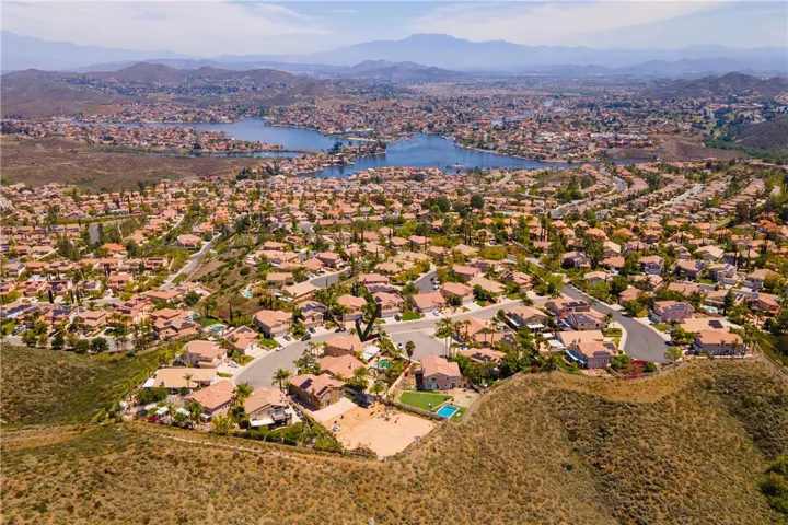 16 Corte Montena, Lake Elsinore, California 92532