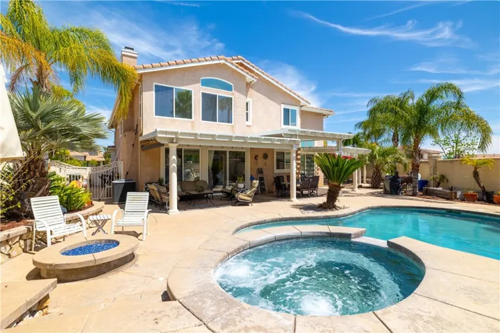 16 Corte Montena, Lake Elsinore, California 92532