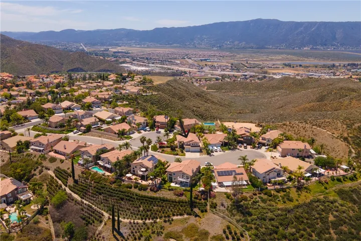 16 Corte Montena, Lake Elsinore, California 92532