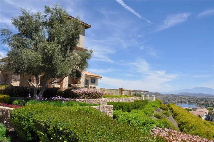 16 Corte Montena, Lake Elsinore, California 92532