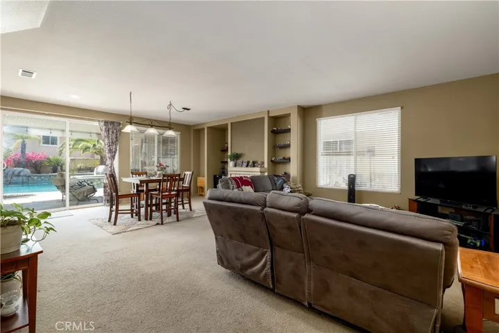 16 Corte Montena, Lake Elsinore, California 92532