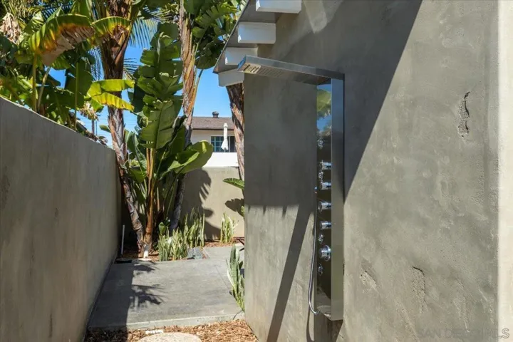 1066 Melba Road, Encinitas, California 92024