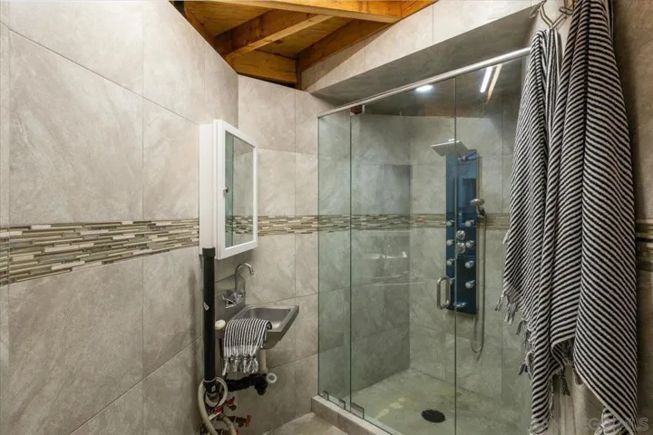 1066 Melba Road, Encinitas, California 92024