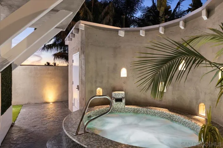 1066 Melba Road, Encinitas, California 92024