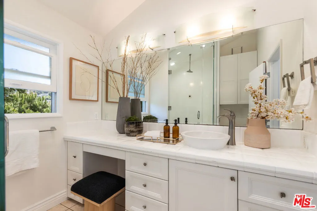 3819 Sunswept Drive, Studio City, California 91604 home-pic-9