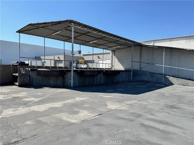 Exterior 3 dock-high loading positions
