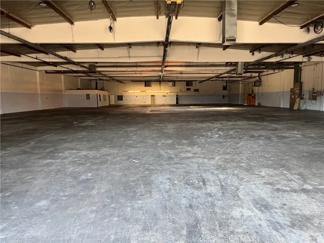 17,000 sf of warehouse area