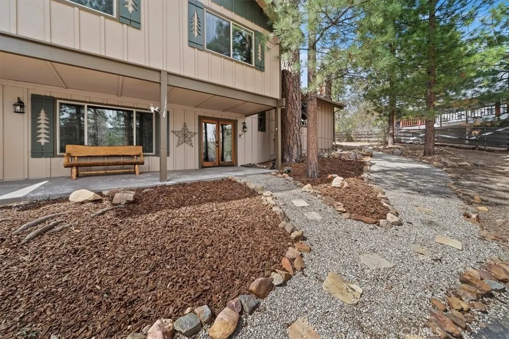 41604 Hummingbird Lane, Big Bear Lake, California 92315 home-pic-2