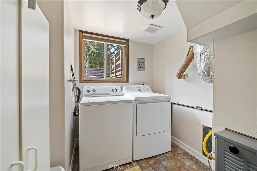 41604 Hummingbird Lane, Big Bear Lake, California 92315 home-pic-41