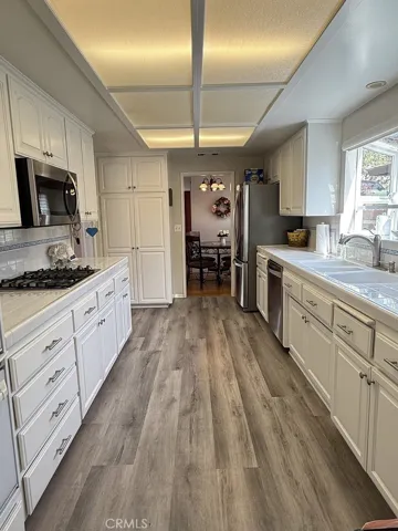 Large Kitchen with plenty of counter space+pantry