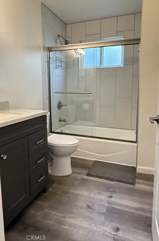 Full bath with tiled shower..