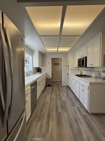 Built in dishwasher and microwave..
