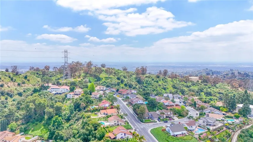 Neighborhood/Hills