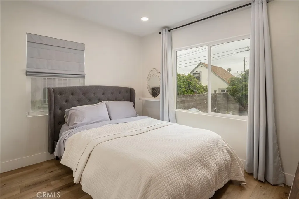 8936 S Manhattan Place, Los Angeles, California 90047 home-pic-14