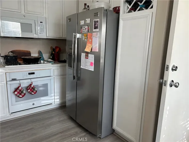 Sweet kitchen is fully equipped