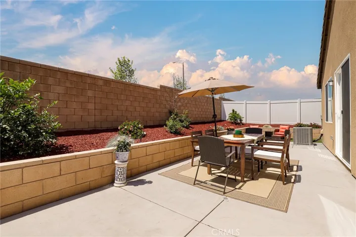 2476 Yellowstone Way, Rialto, California 92377