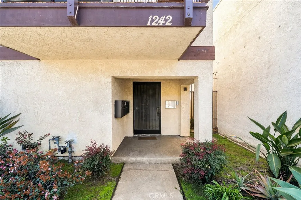 1242 E 4th Street 5, Long Beach, California 90802 home-pic-2