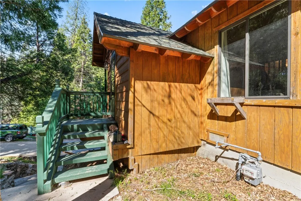 29278 Pine Drive, Cedar Glen, California 92321 home-pic-3