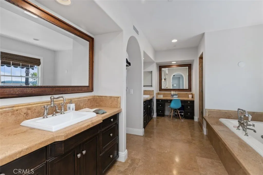 18 Calle Pacifica, San Clemente, California 92673 home-pic-23