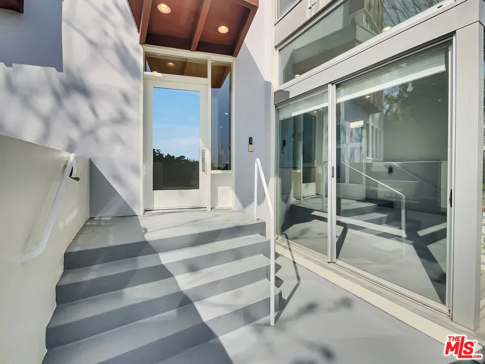 13424 Contour Drive, Sherman Oaks, California 91423 home-pic-16