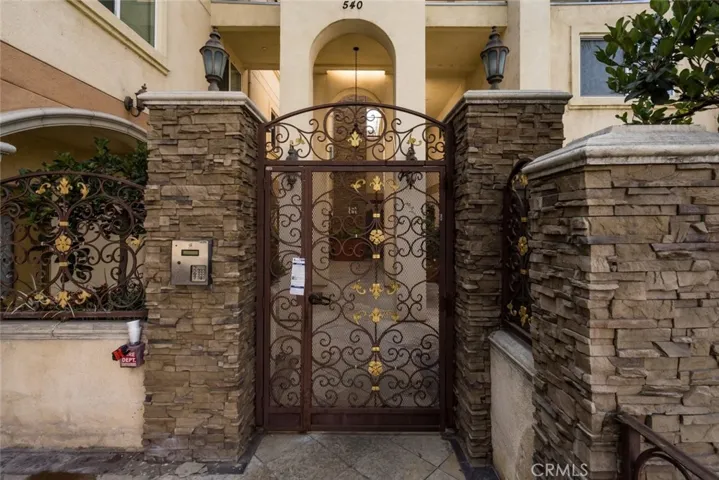 540 E Angeleno Avenue 202, Burbank, California 91501