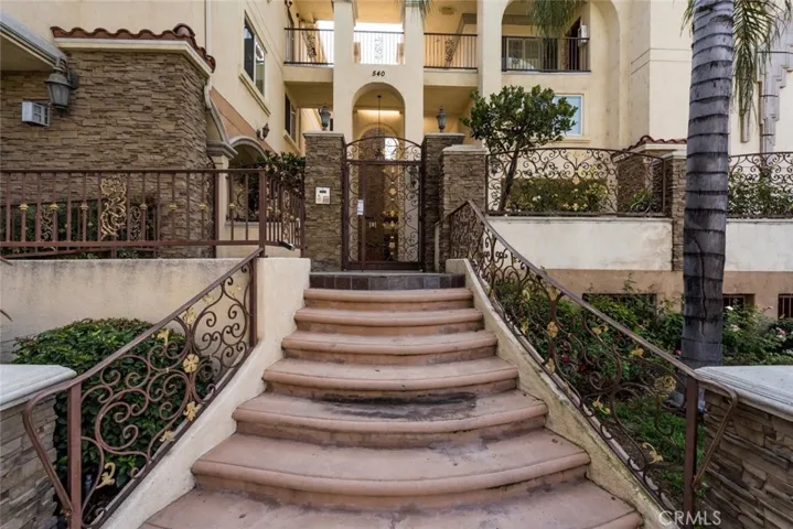 540 E Angeleno Avenue 202, Burbank, California 91501