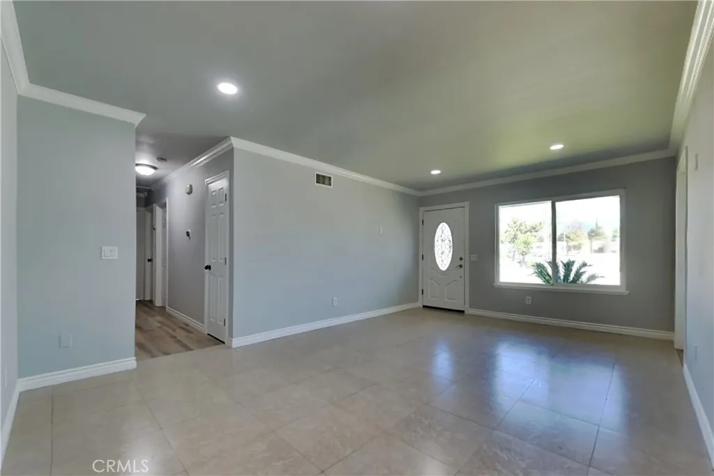 665 W Winchester Drive, Rialto, California 92376 home-pic-1