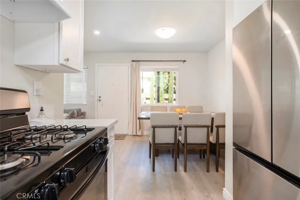 809 E Acacia Avenue H, Glendale, California 91205 home-pic-15