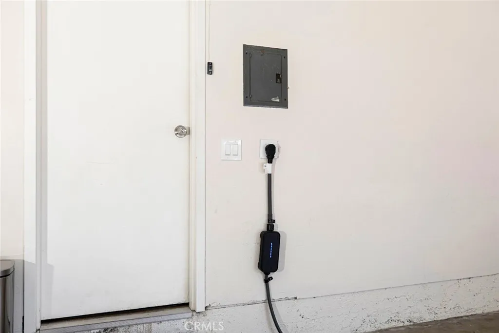 809 E Acacia Avenue H, Glendale, California 91205 home-pic-32