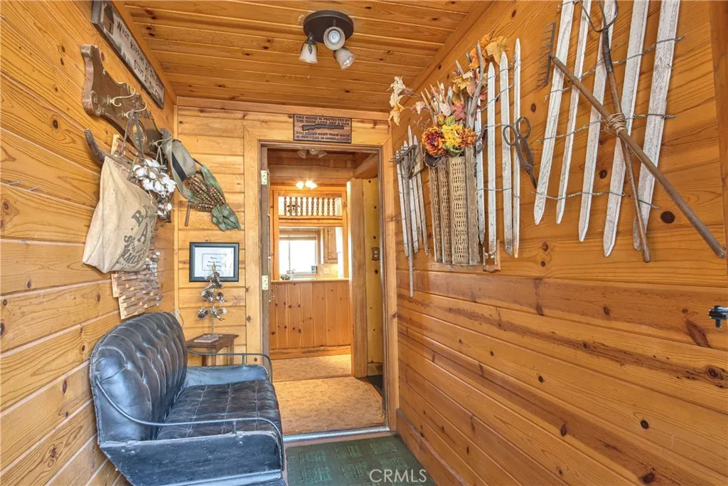 Entry / Mudroom leading into Cabin #2