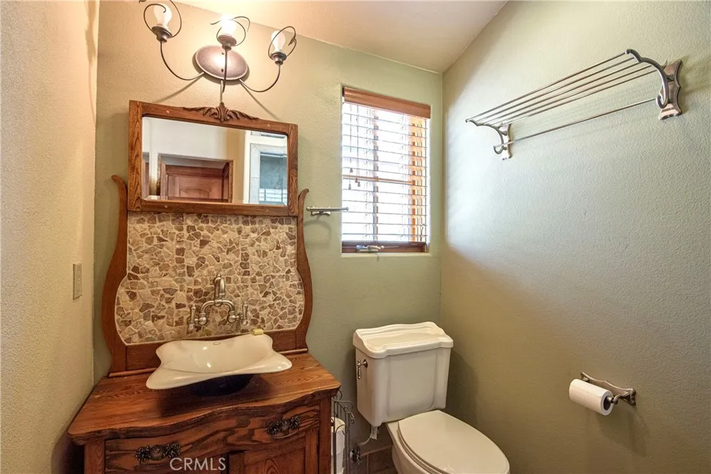 Main Floor Guest Bath 2