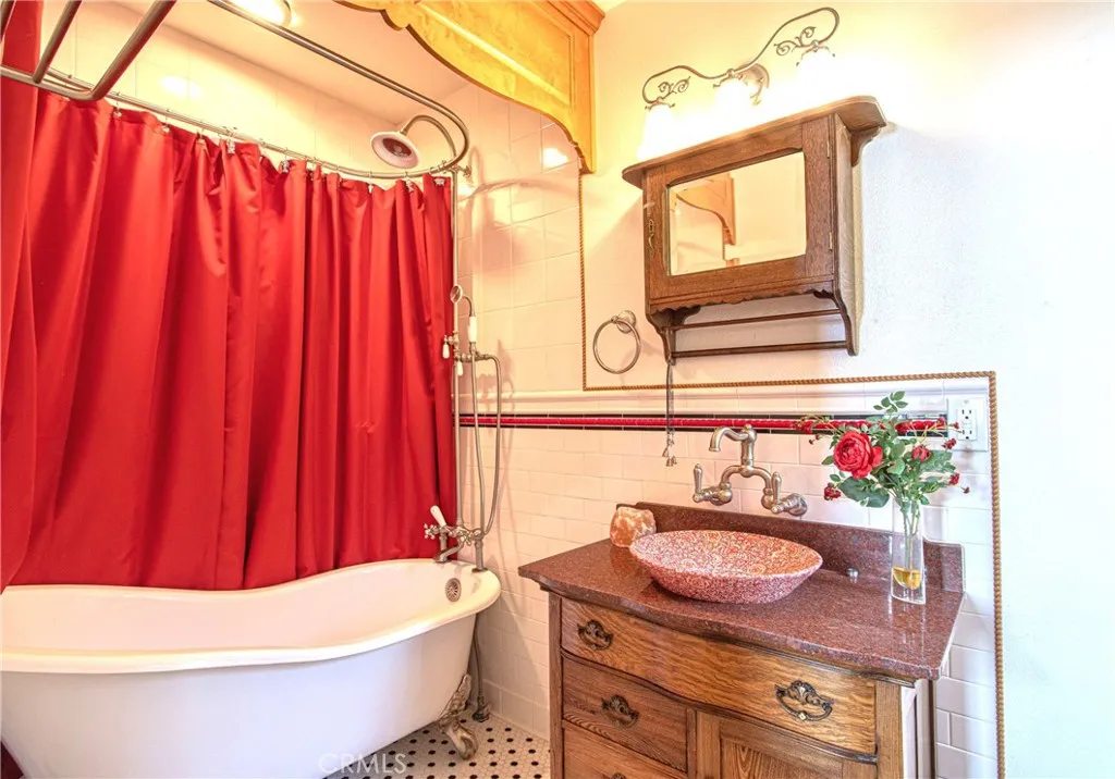 Main Floor Primary Bath