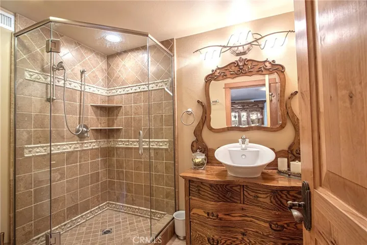 Main Floor Guest Bath 1