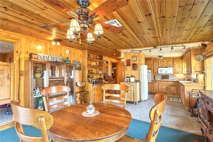 Kitchen/ Dining